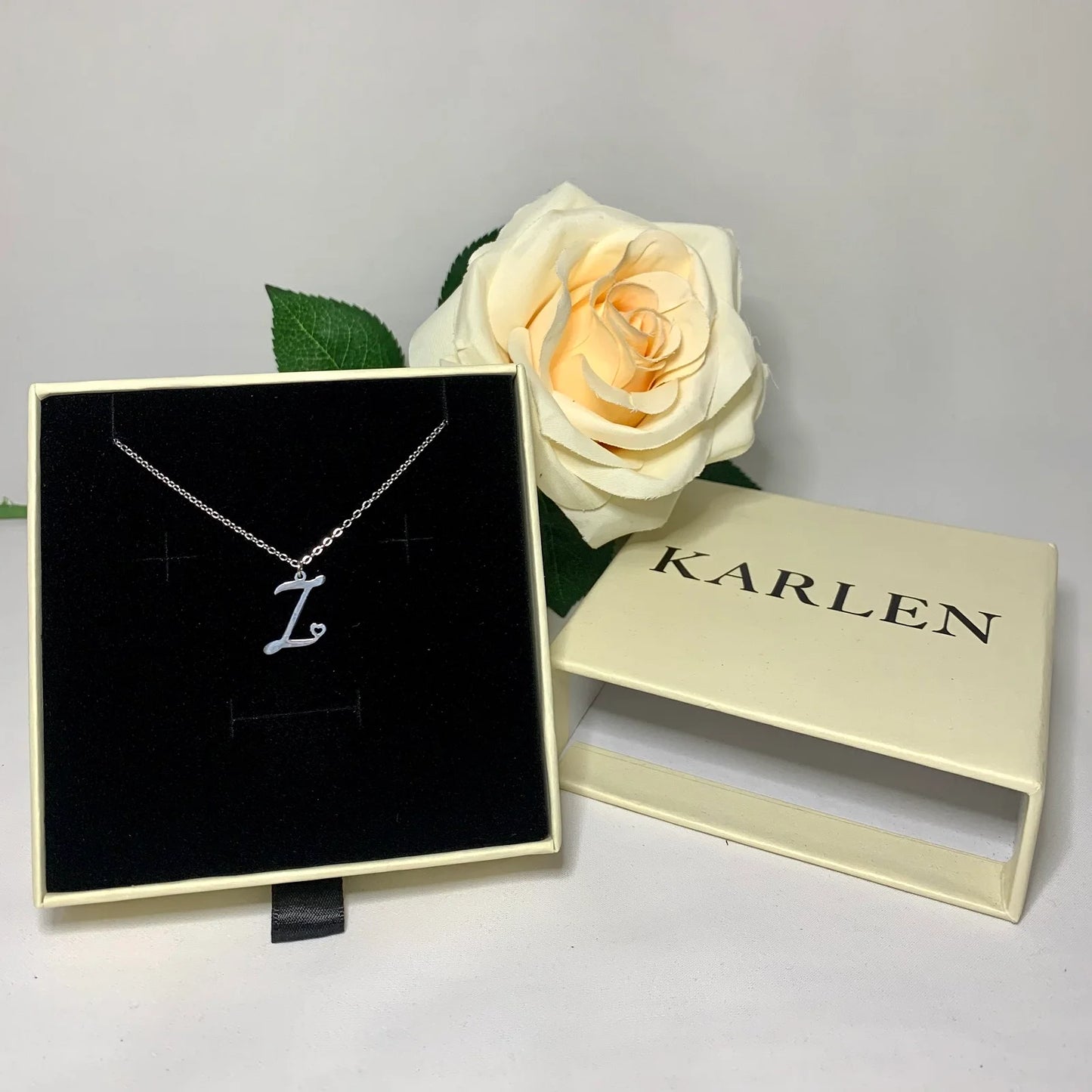 Колие с инициал