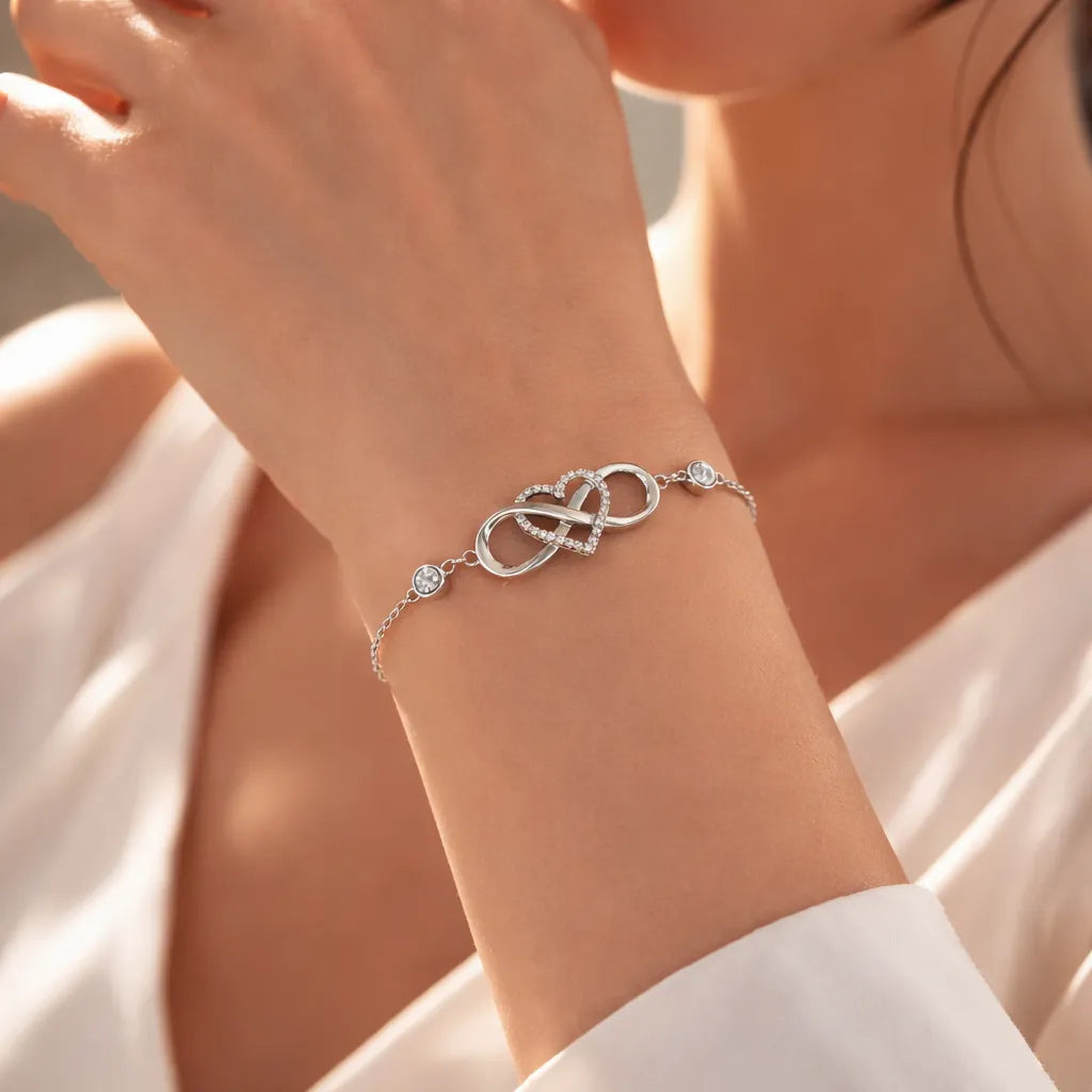сребърна гривна с безкрайност и сърце