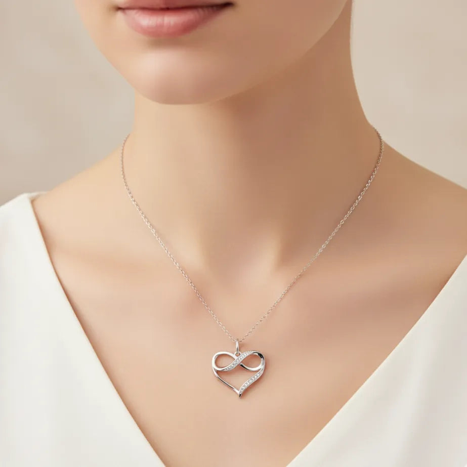 сребърно колие със сърце и безкрайност